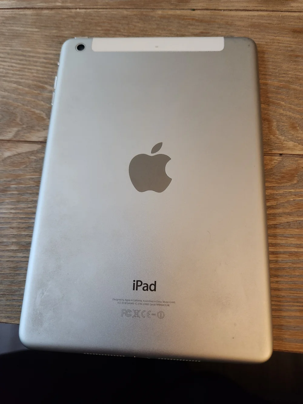 Apple iPad Mini - White Front Tablet Second Generation/No Charger Usb-c
